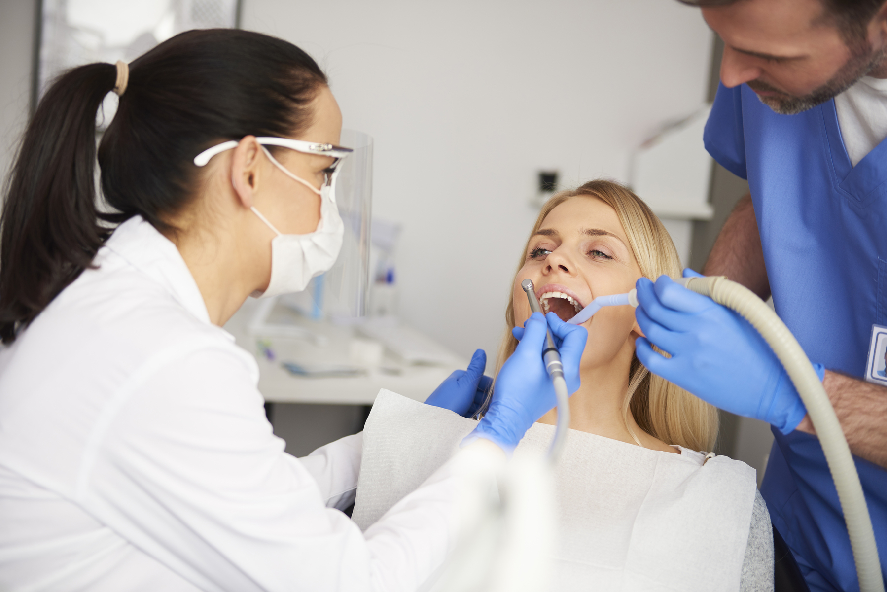 Alveolitas ir kitos komplikacijos po danties rovimo: kada skausmas nebėra normalus? 6 Danties rovimo žaizdos priežiūra ir apžiūra Novadenta klinikoje po procedūros